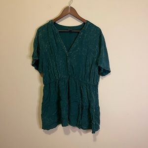 Torrid Sz 2 Green Acid Wash Vneck Top
